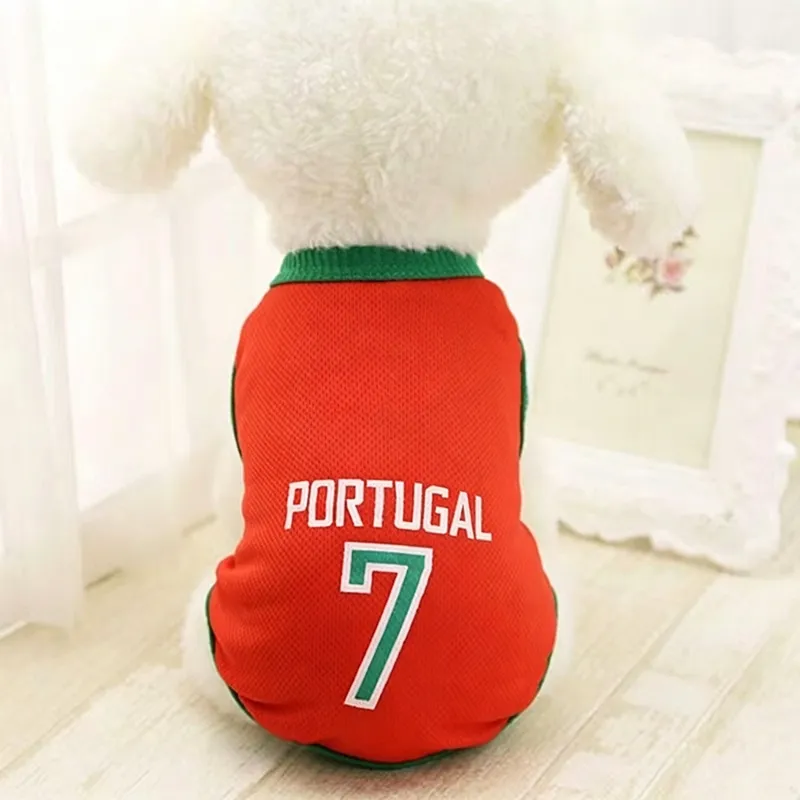 Detalle camiseta de verano mascota