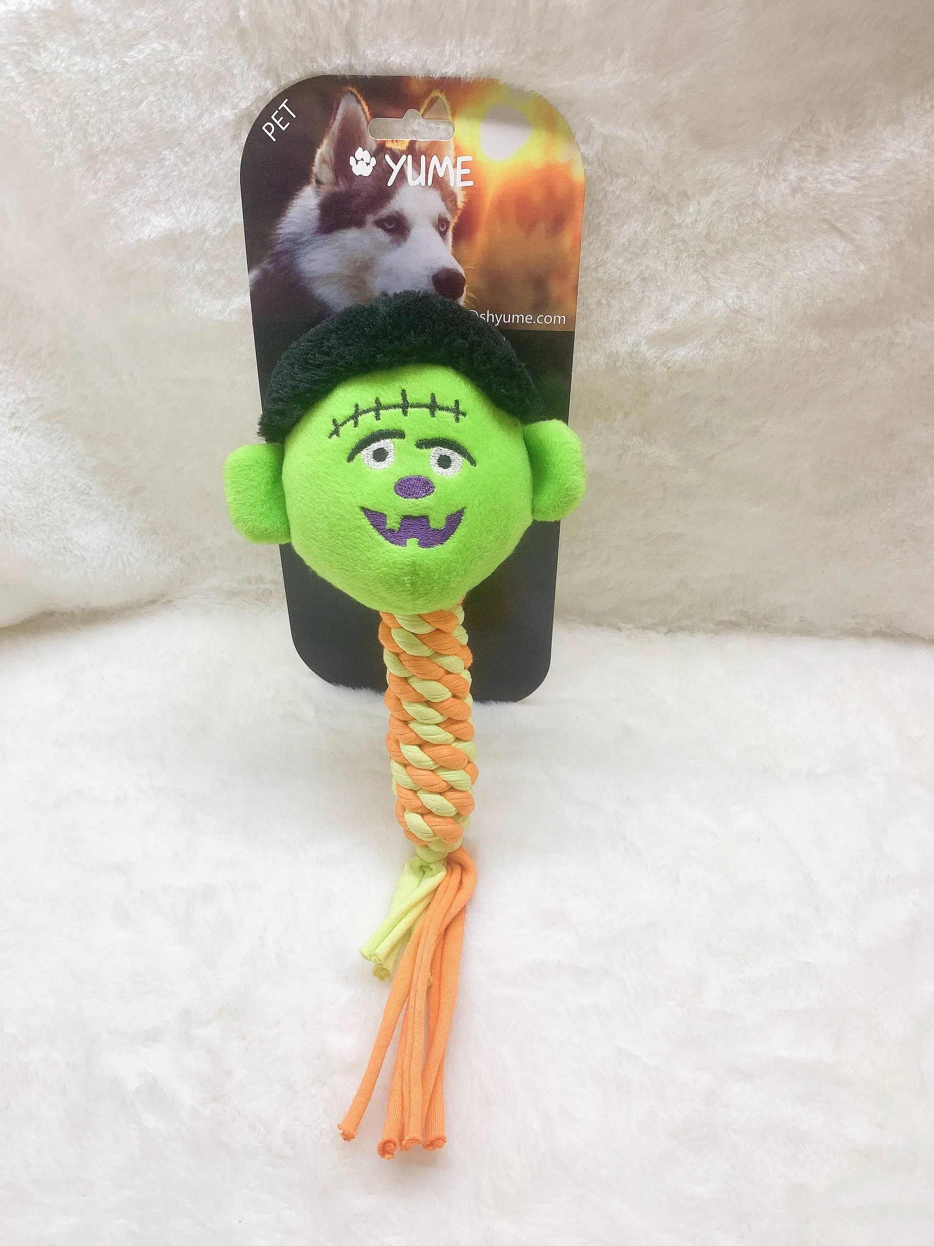 Juguete interactivo para perros de Halloween que fomenta comportamientos de juego de golpear y saltar