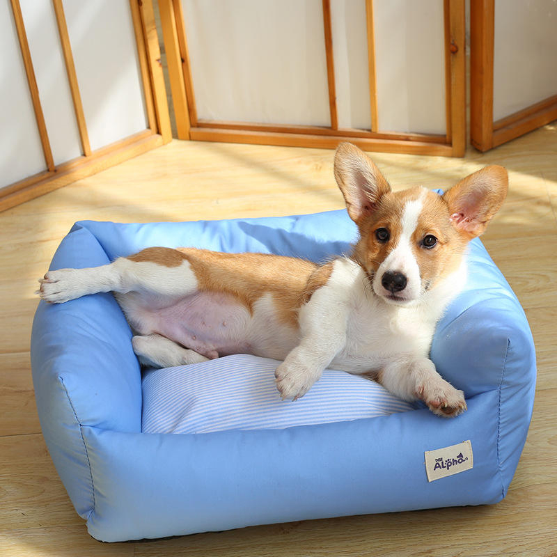 Cama cuadrada cómoda para perros con fondo antideslizante para uso en todas las estaciones