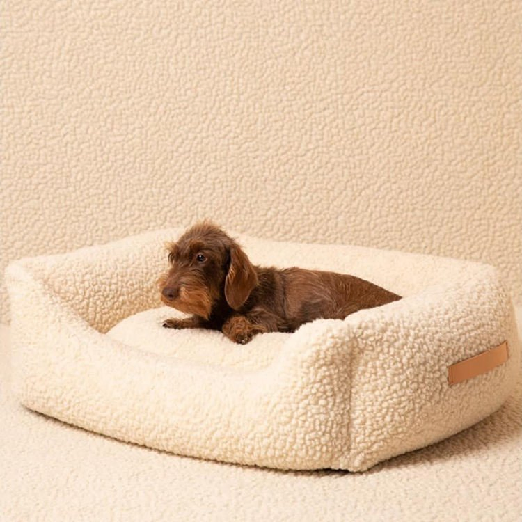 Cama de lujo de suave tela de lana para perros y gatos con bordado de logo personalizado, asa de cuero, cojín removible y lavable, nido de sueño duradero y cómodo para perros