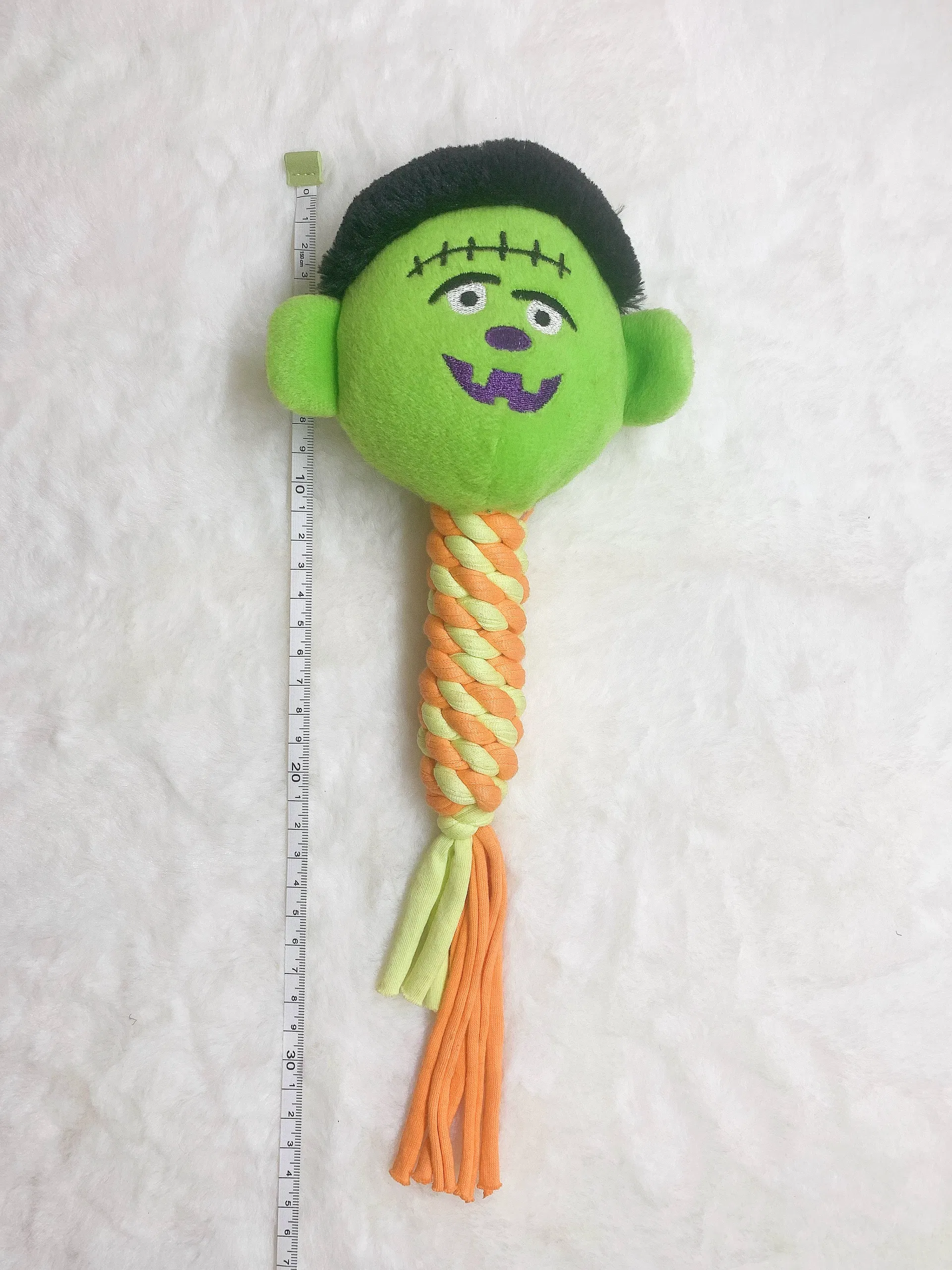 Juguete interactivo para perros de Halloween que fomenta comportamientos de juego de golpear y saltar