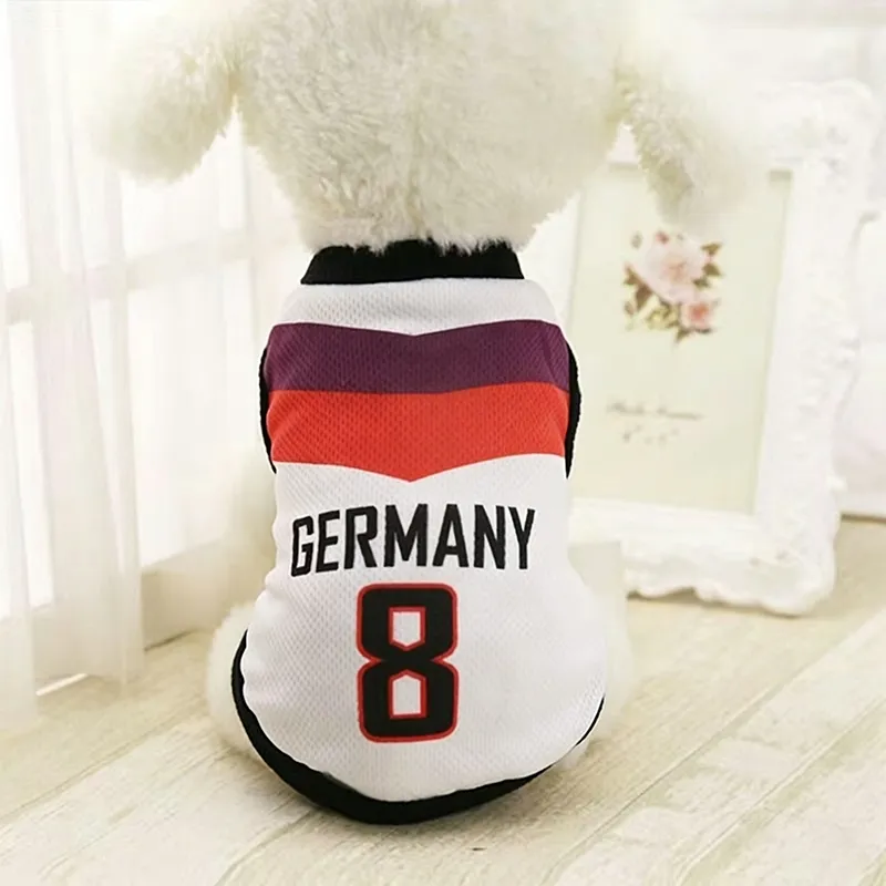 Detalle camiseta de verano mascota