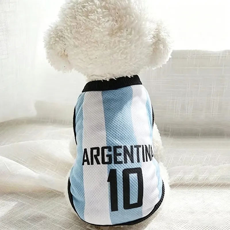 Detalle camiseta de verano mascota