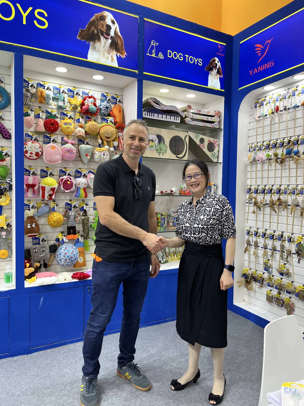 Exposición de productos para mascotas