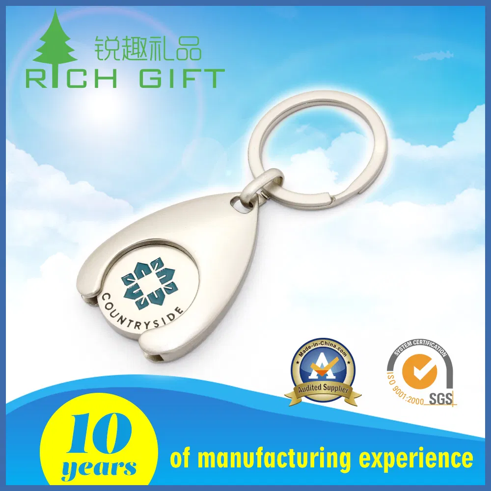 Llave de carro de aleación de zinc de metal suave esmaltada de alta calidad personalizada con logo de engranaje, plateada