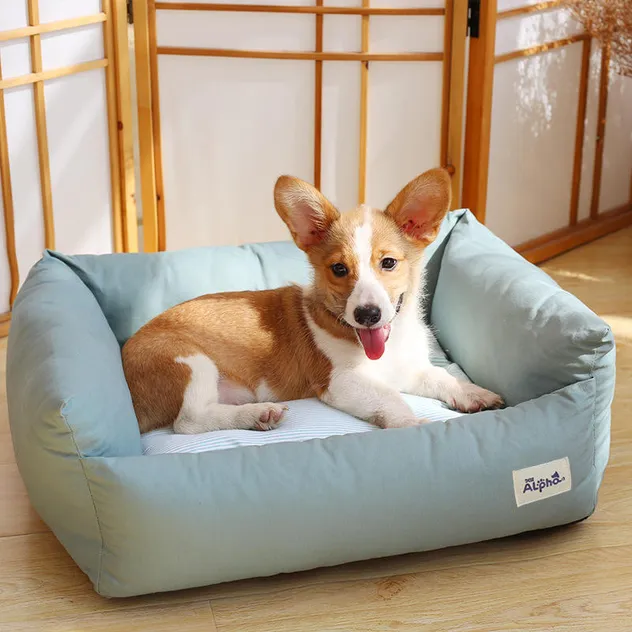 Cama cuadrada cómoda para perros con fondo antideslizante para uso en todas las estaciones