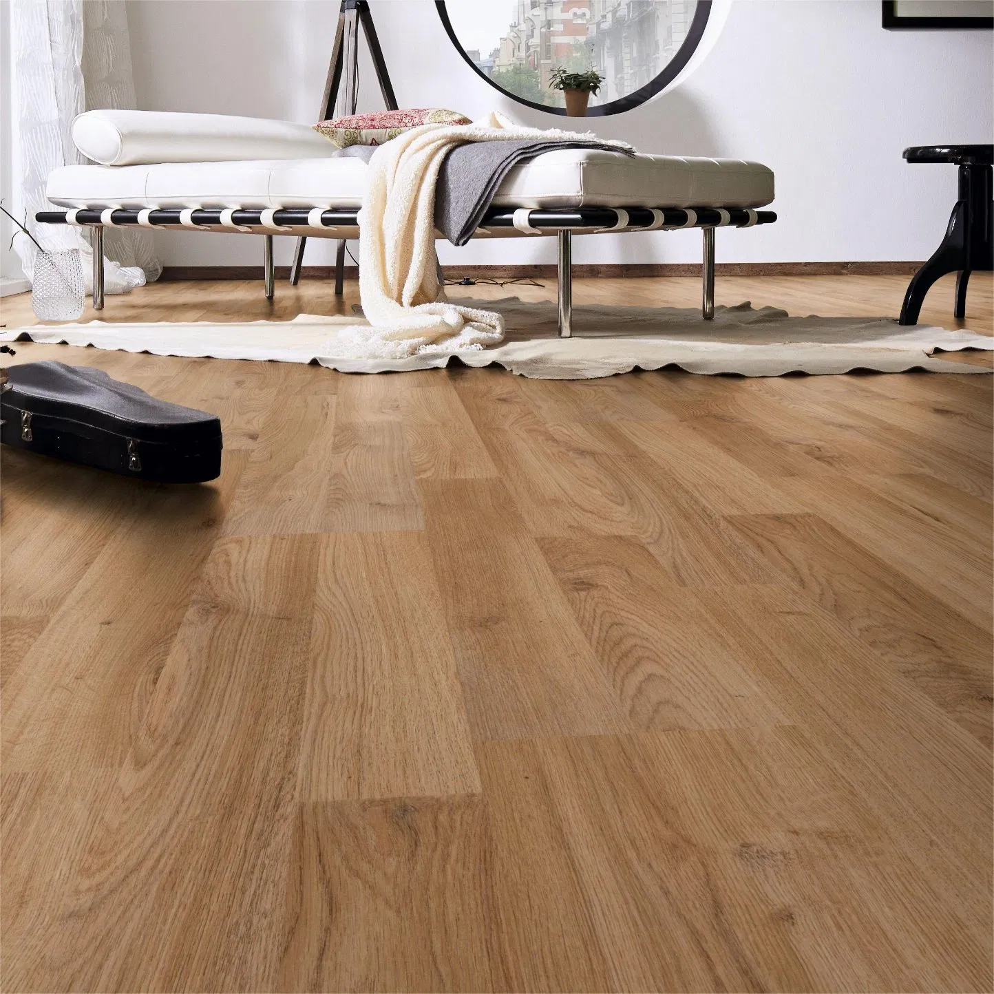 Laminate Flooring 8mm Wood Composite Decking Home Decorative Flooring From China Factory AC4 E1 Covering Big Wood Floor Tile for Homehouse/Gym in Stock