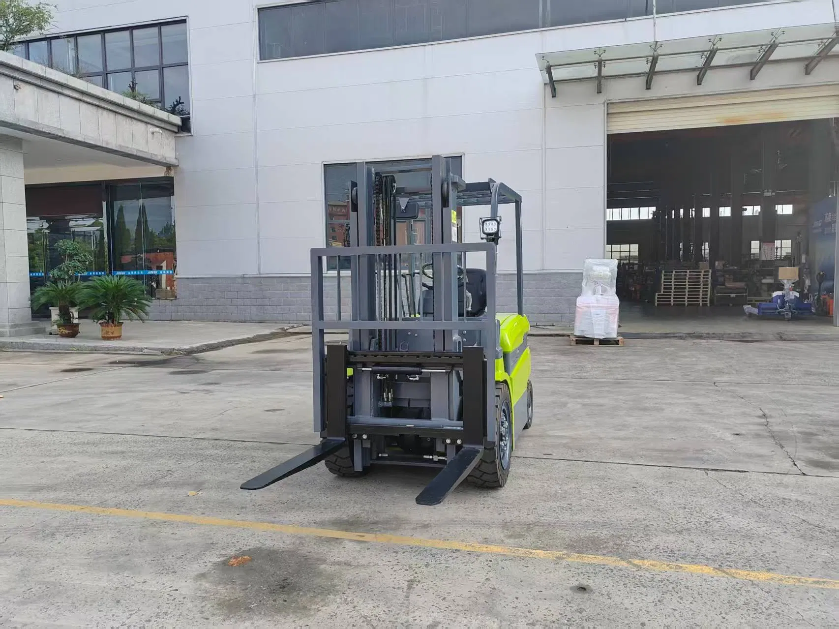 Cost-Effective High Stability 3ton/3.5t All Terrain Heli Electric Forklift for Light Industry