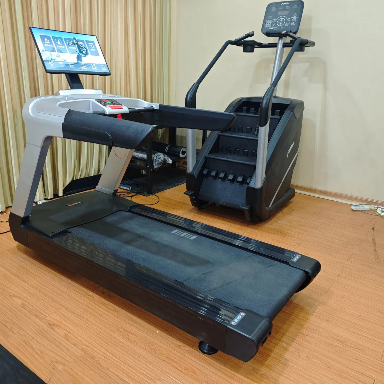 Gym Tools Smart Commercial Treadmill with Touch Screen Android High-Tech Fitness Solution