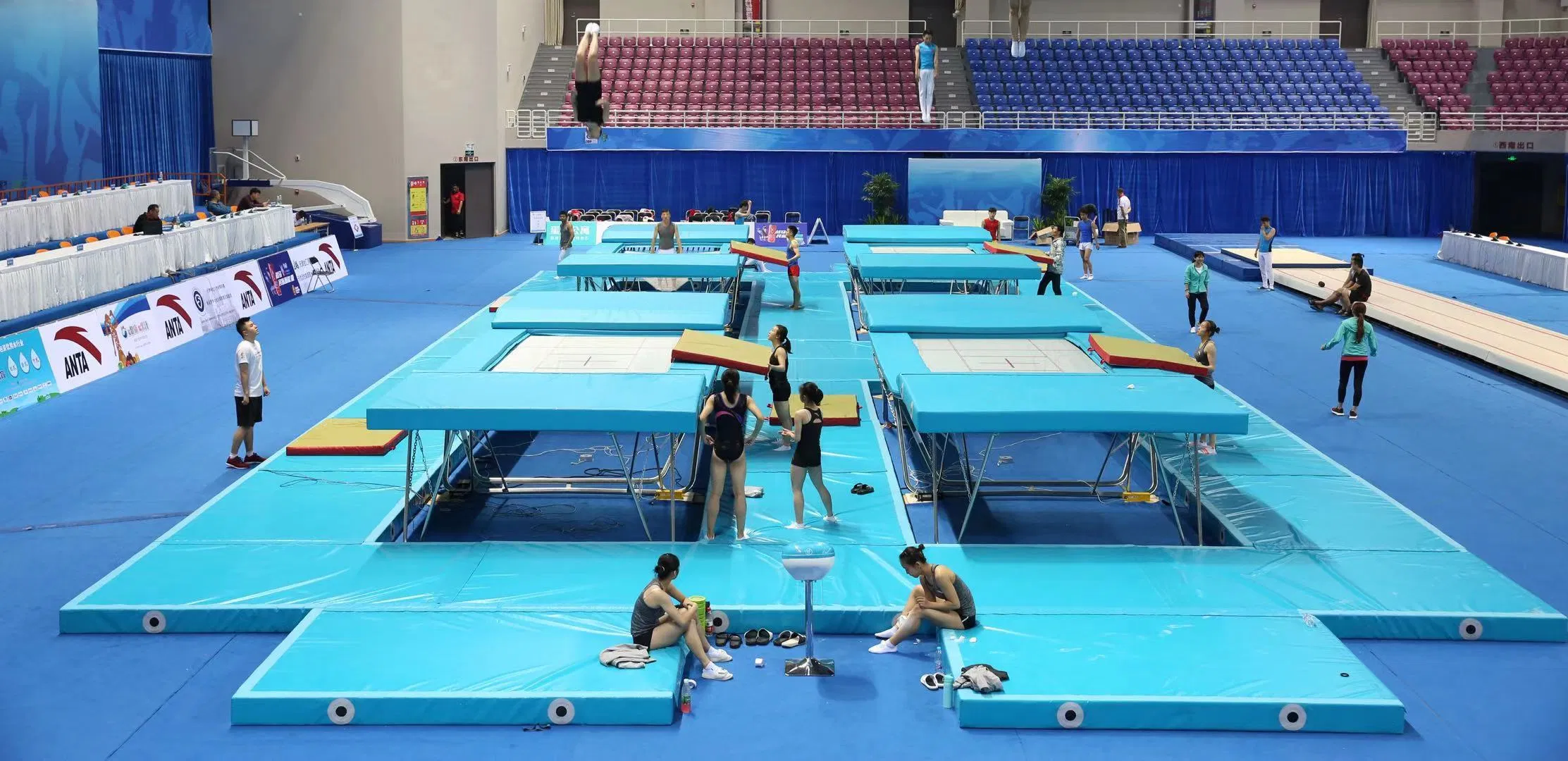 Kids Fitness Equipment Rectangular Trampoline Gymnastics Jumping Trampoline Outdoor for Park/Backyard Gymnastic Equipment