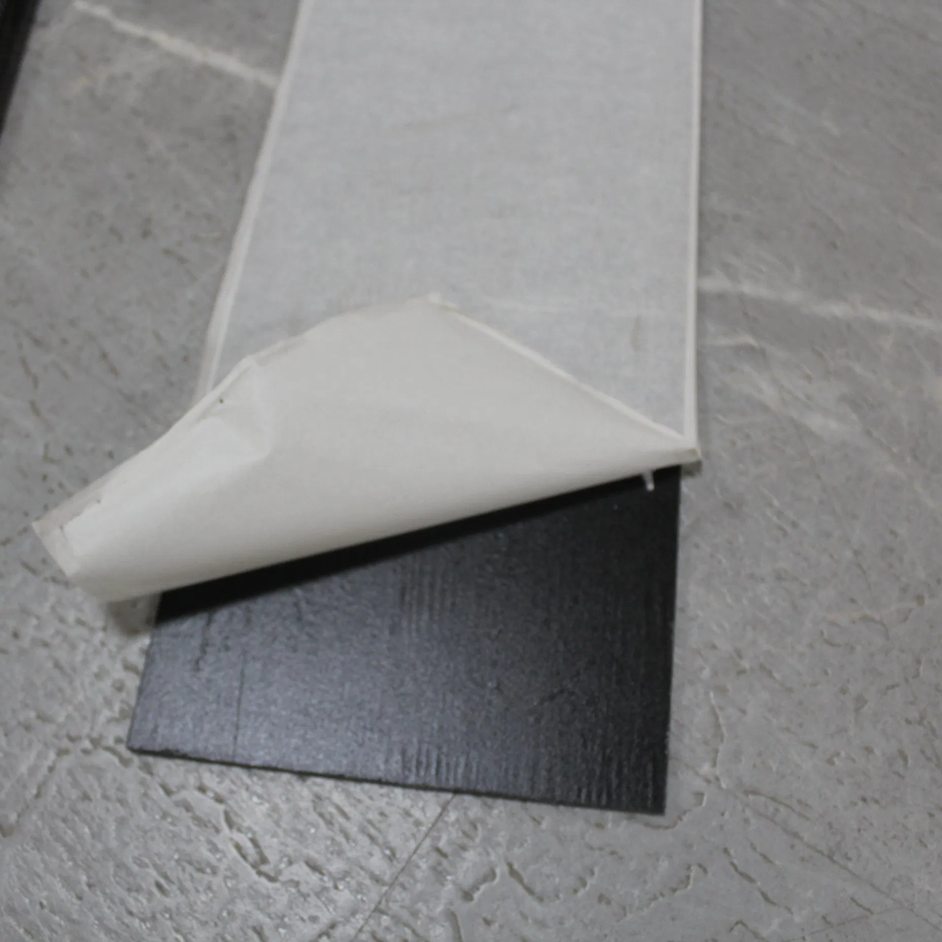 Waterproof 4.5mm/5.5mm Vinyl Floor Colors Low-Maintenance Vinyl Flooring Friendly for Home Gyms/Offices