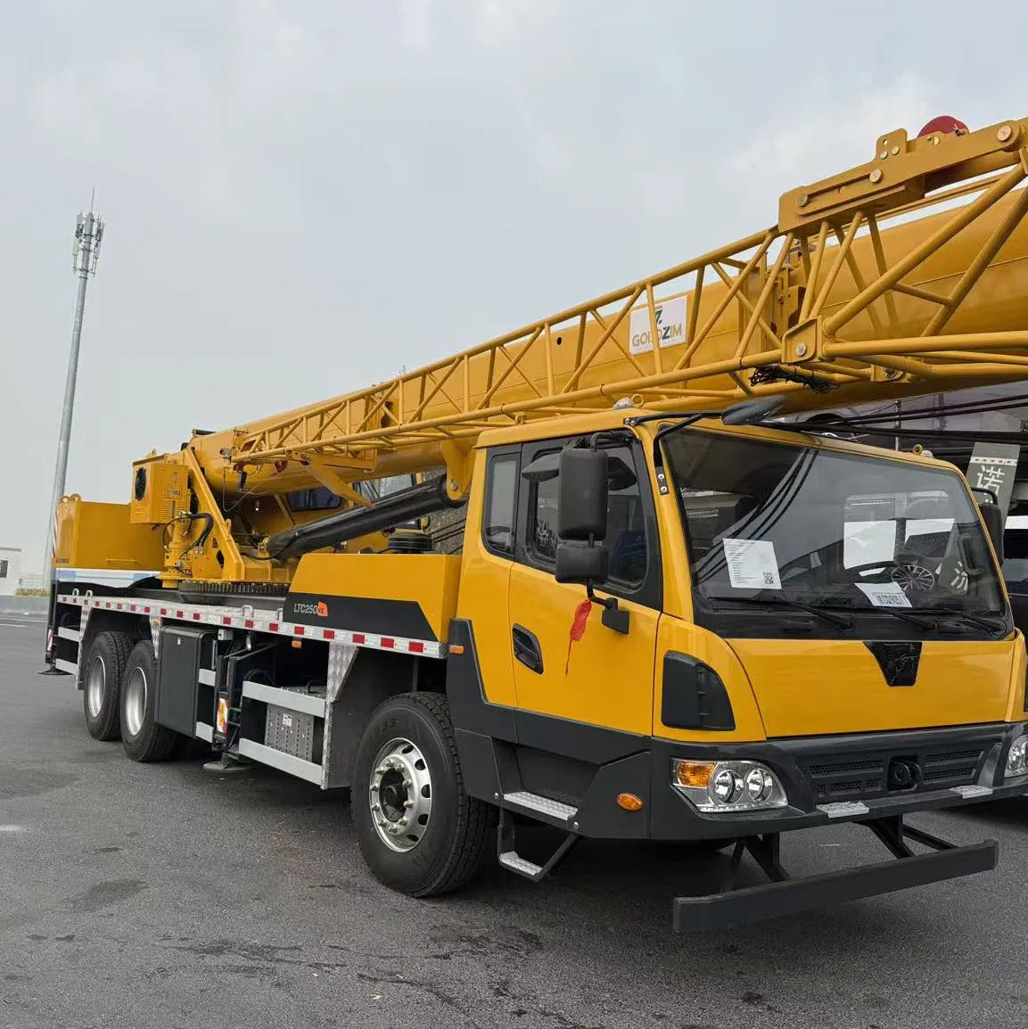 Hot Sale 25 Ton Truck Crane Model Ltc250V5 with Excellent Lifting Capacity &amp; Stability Competitive Price in Stock for Construction