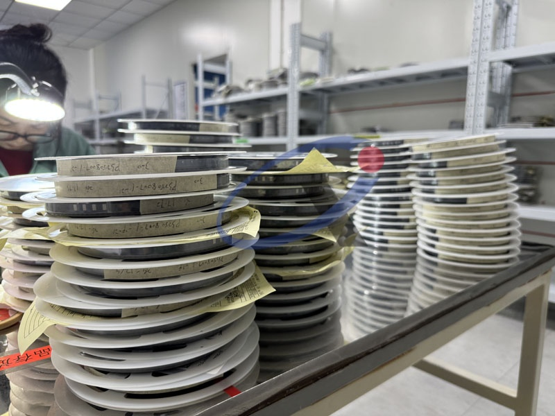 High Stability Xtal Resonator Passive Active Component Programmable Differencial SMD7050 MHz kHz Ppm 3.3V CMOS Mems Oscillator for Laptop Motherboard PCBA