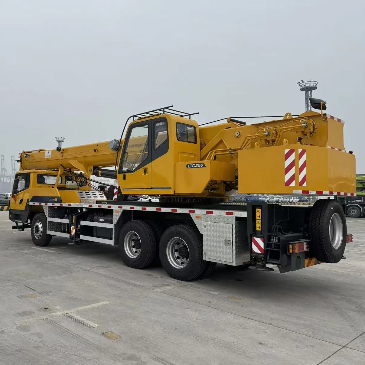 Hot Sale 25 Ton Truck Crane Model Ltc250V5 with Excellent Lifting Capacity &amp; Stability Competitive Price in Stock for Construction