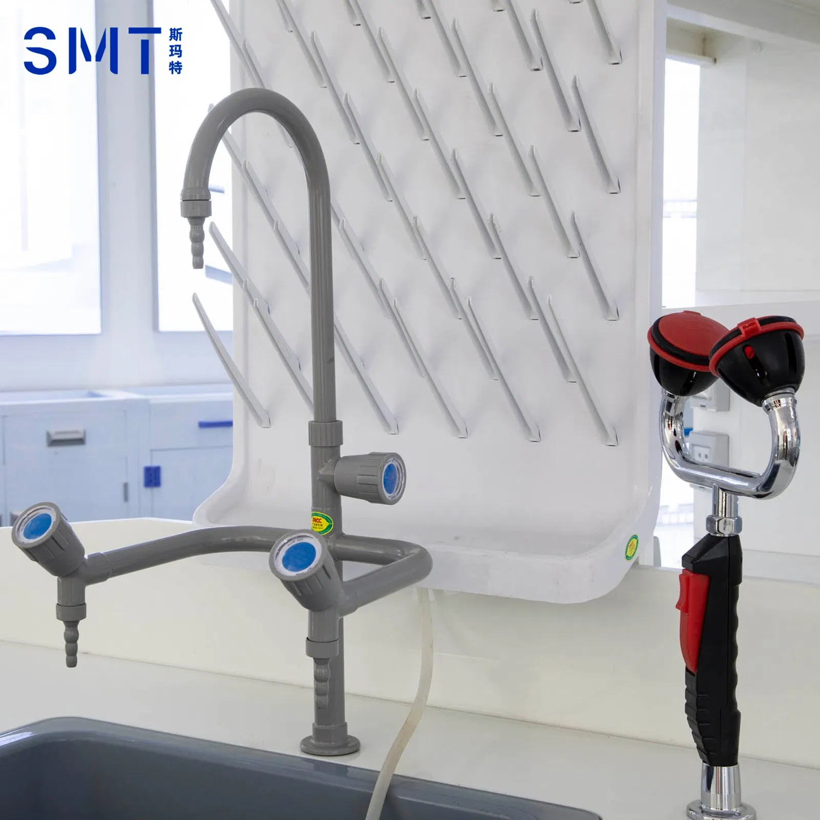 Industrial-Grade Chemical-Resistant PP Modular Mobile No Metal Pollution Anti-Vibration Lab Workbench