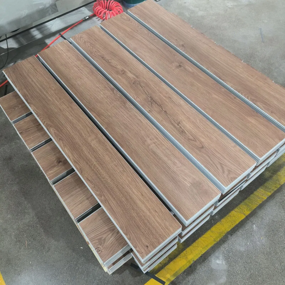 Spc Rigid Flooring - Moisture Proof &amp; Durable for Home Gym and Commercial Use