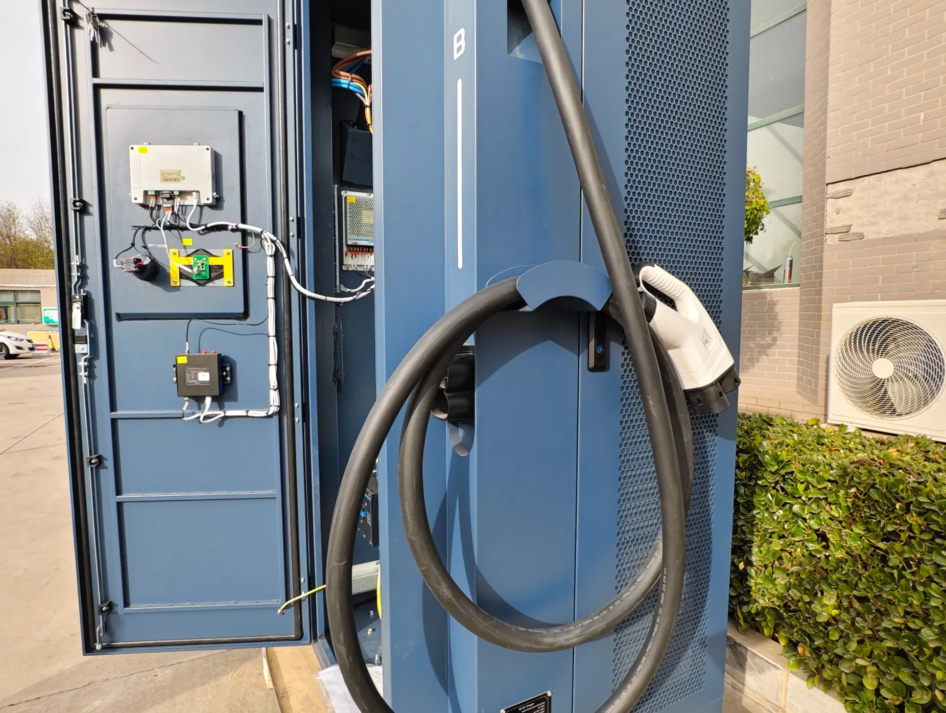 High-Performance DC EV Charger Charging Station for Electric Vehicle Owners