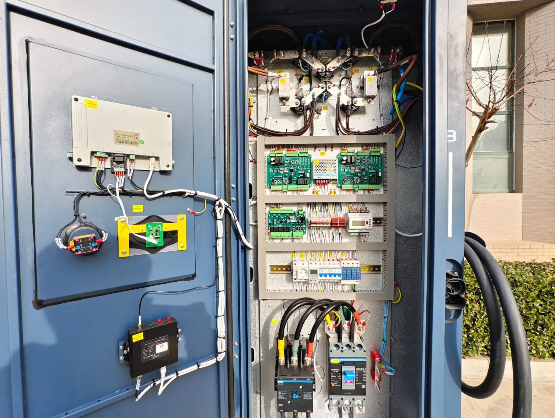 High-Efficiency DC EV Charger Wall-Mounted Charging Station with 5-7m Cable