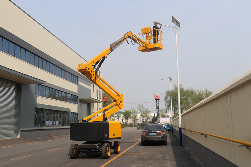 Self-Propelled Articulated Boom Lift, Diesel-Powered, Working Height 18 Meters, Suitable for Indoor and Outdoor Maintenance.