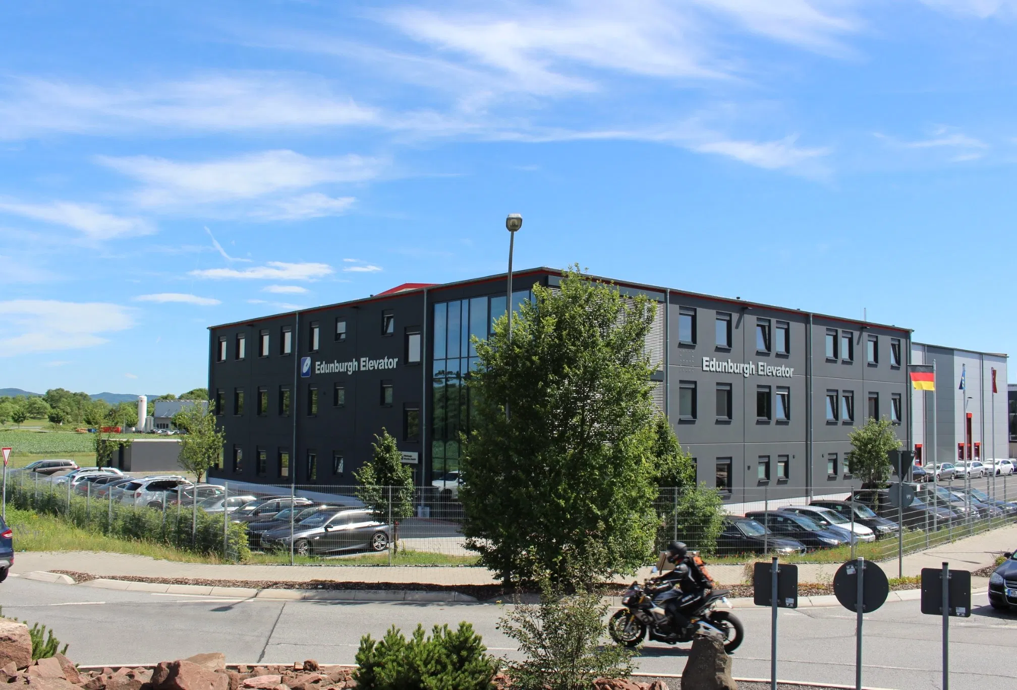 Edunburgh Luxurious Villa Elevator with Glass Shaft, Gearless Motor, Sliver Etched