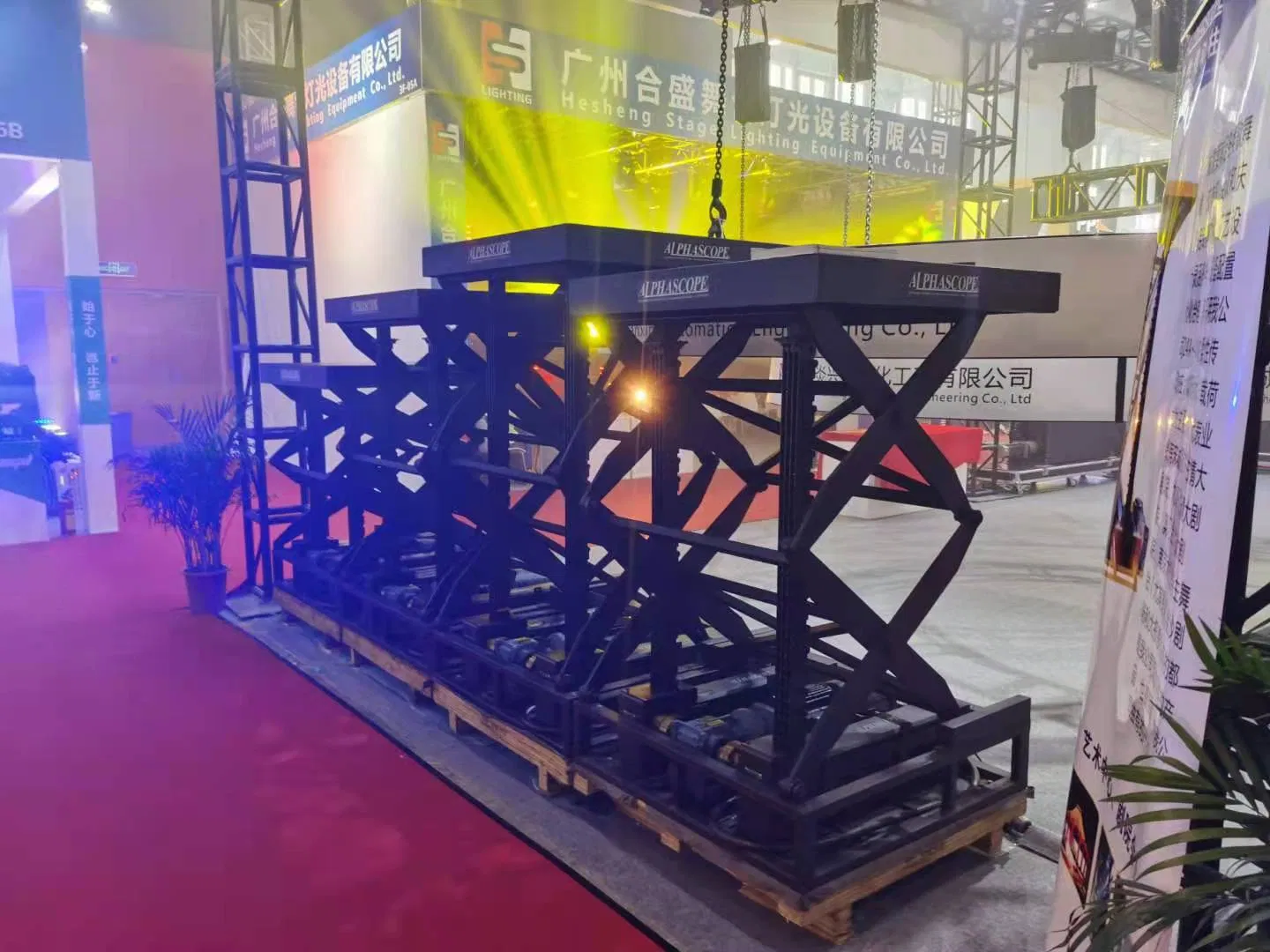 Large Stroke 77A Rigid Chain Scissor Lift Table with National Invention Patent Zl201010218464.1)