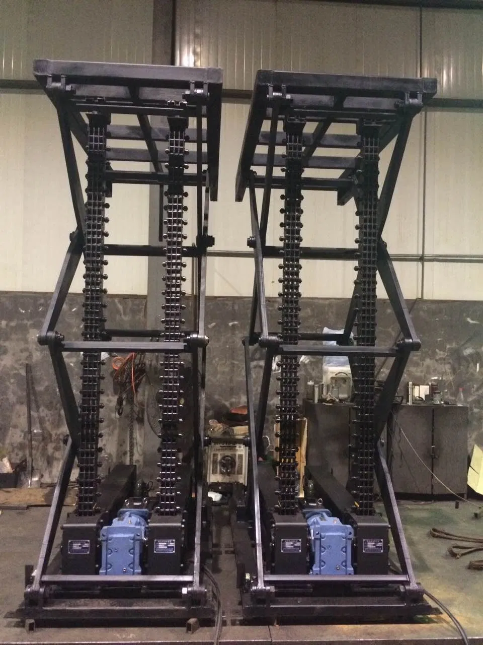 Large Stroke 77A Rigid Chain Scissor Lift Table with National Invention Patent Zl201010218464.1)