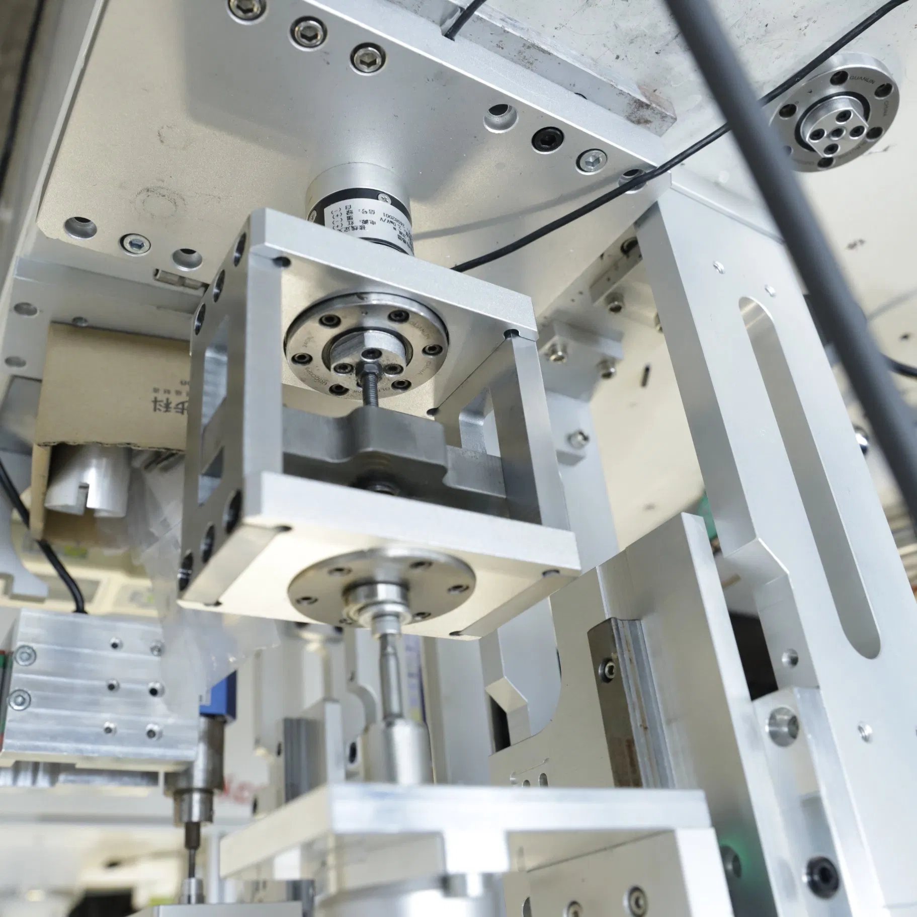 High Torque Cordless Precision Electric Screwdriver for Professionals