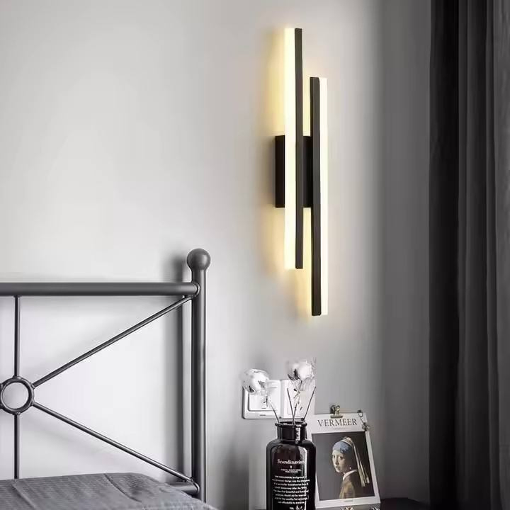 Sleek Modern Black LED Wall Sconce for Elegant Home Lighting