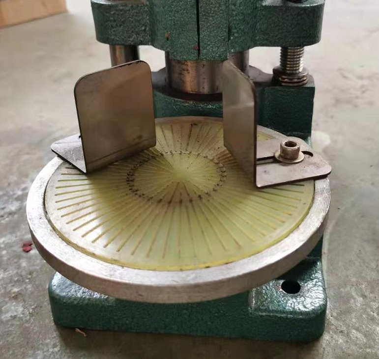 Glass Bottle Twist off Aluminum Bottle Cap Tightening Machine Ropp Capping Machine