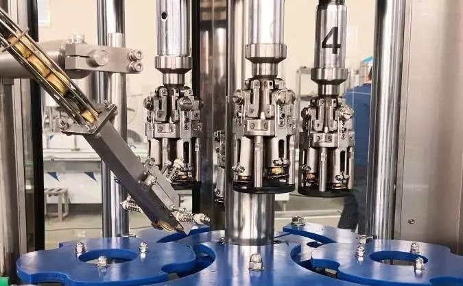 Aluminium Lid Whisky Glass Bottle Automatic Ropp Capping Machine