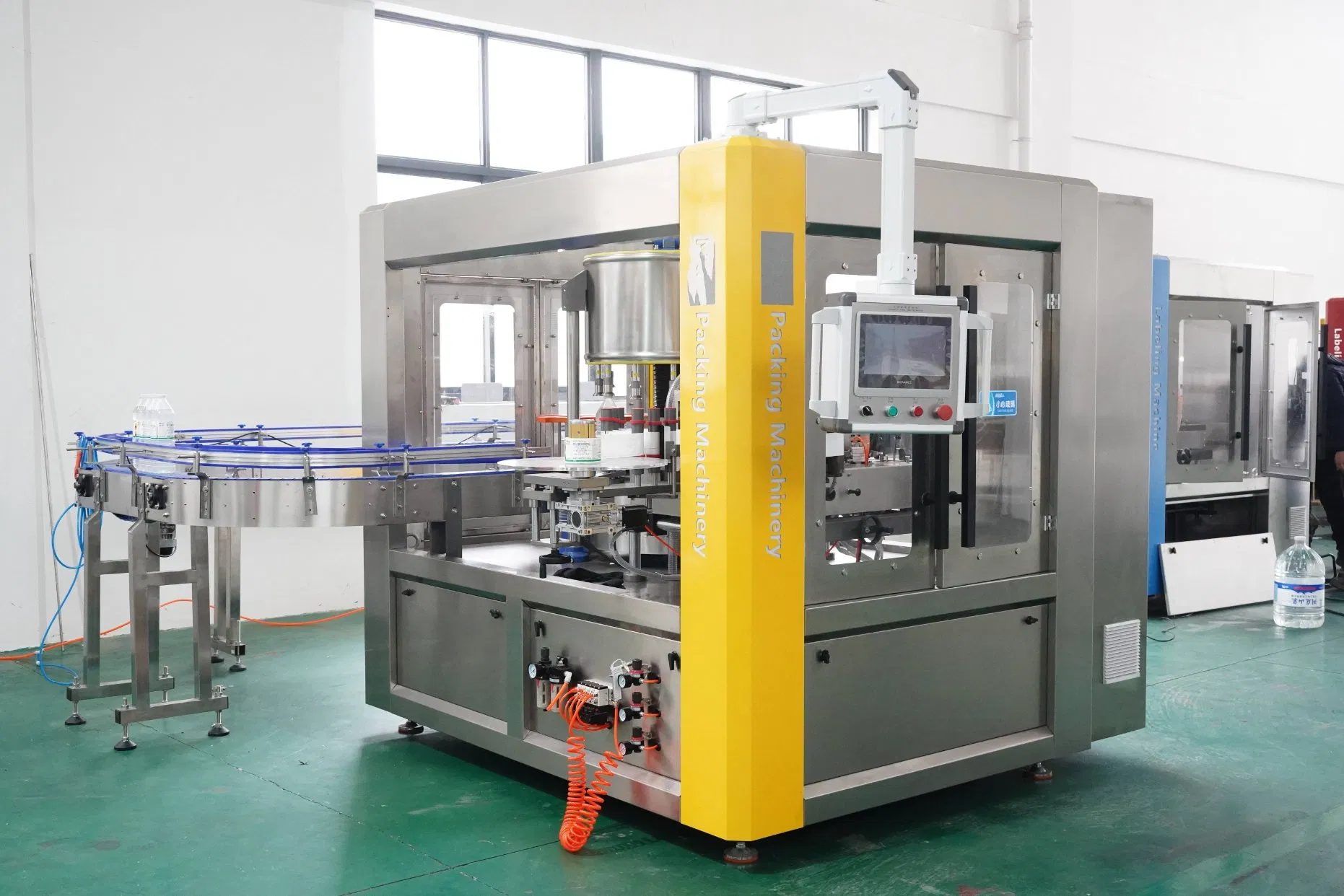 Efficient Round Bottle Labeling System for Streamlined Production