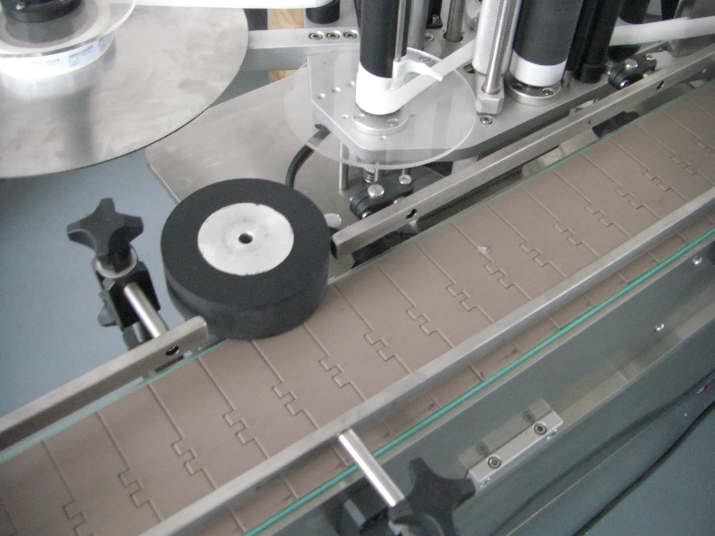 Ym510 Automatic Fast Speed Cylinder Container Glass Pet Round Bottles Labeling Machine