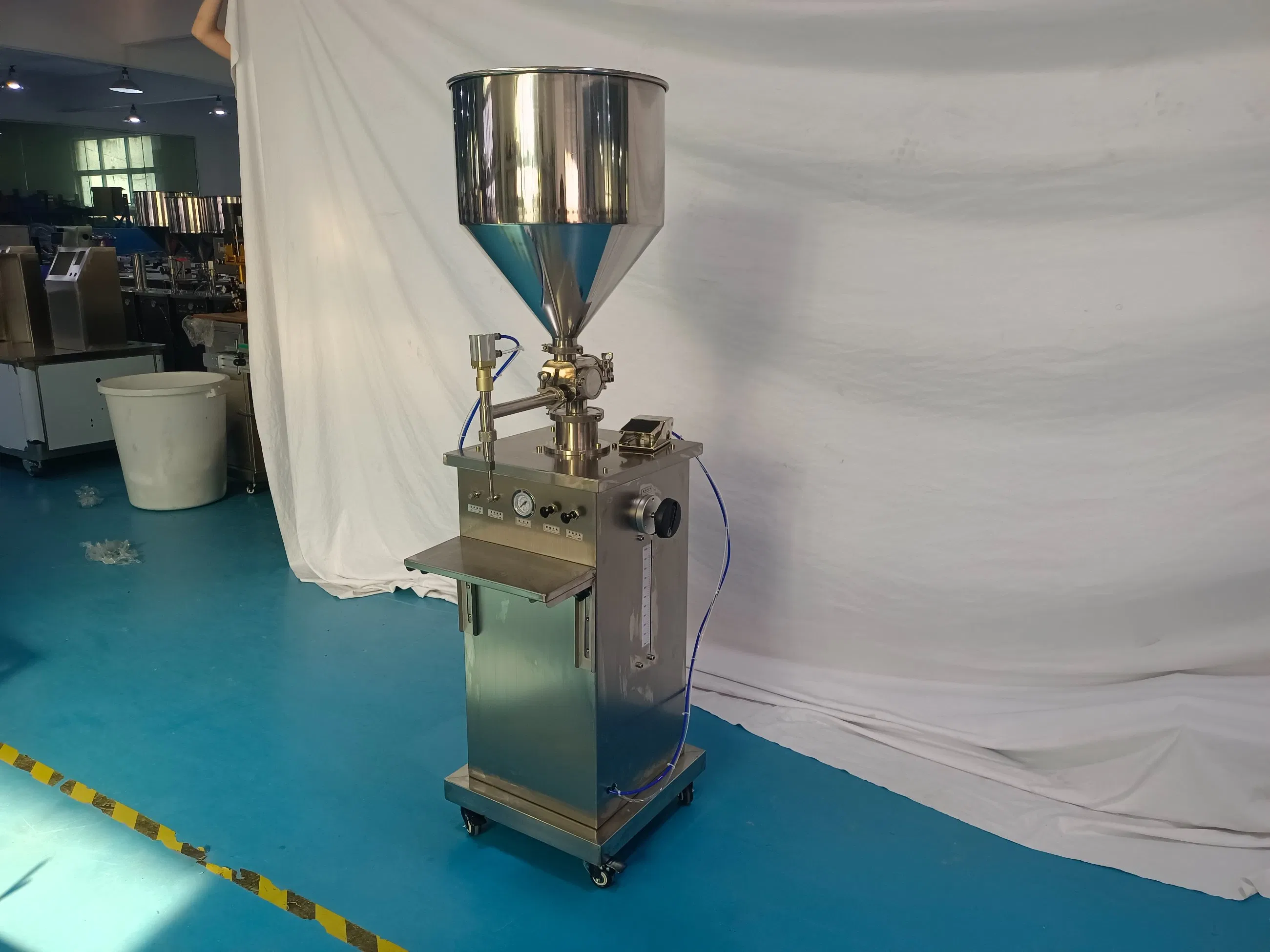 China Vertical Paste and Liquid Filling Machine Model 5-5000