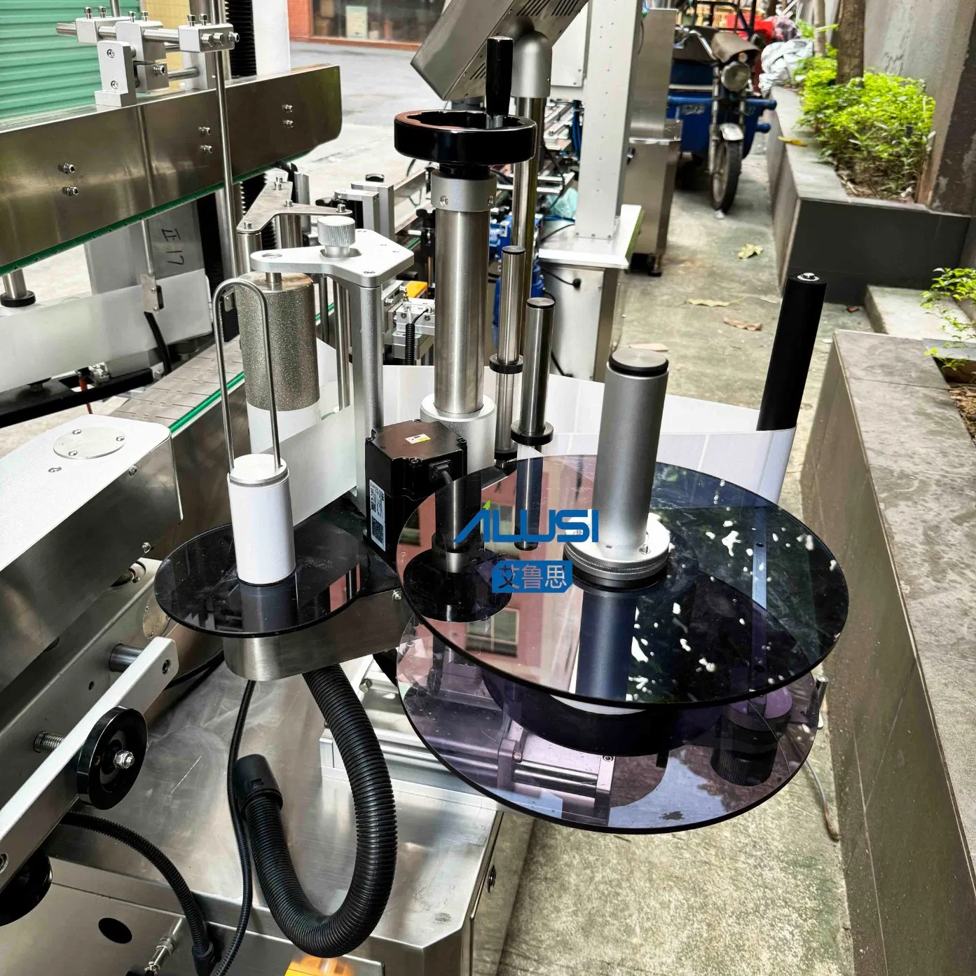 Shower Gel Laundry Detergent Double Sided Labeling Machine Automatic Front and Back Sides Adhesive Sticker Labeler