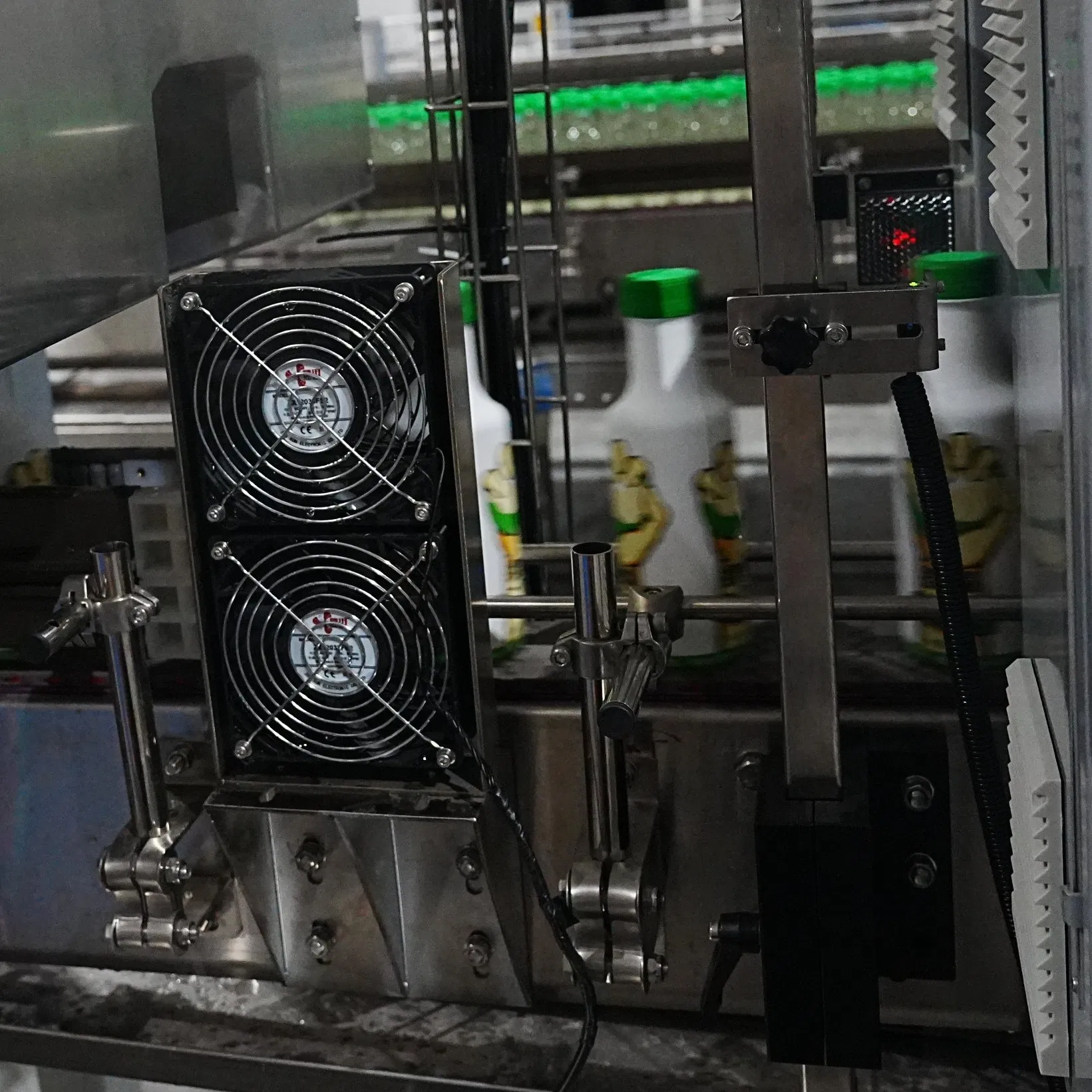 Fully Automatic and High Speed Label Shrink Tunnel Label Feeding System