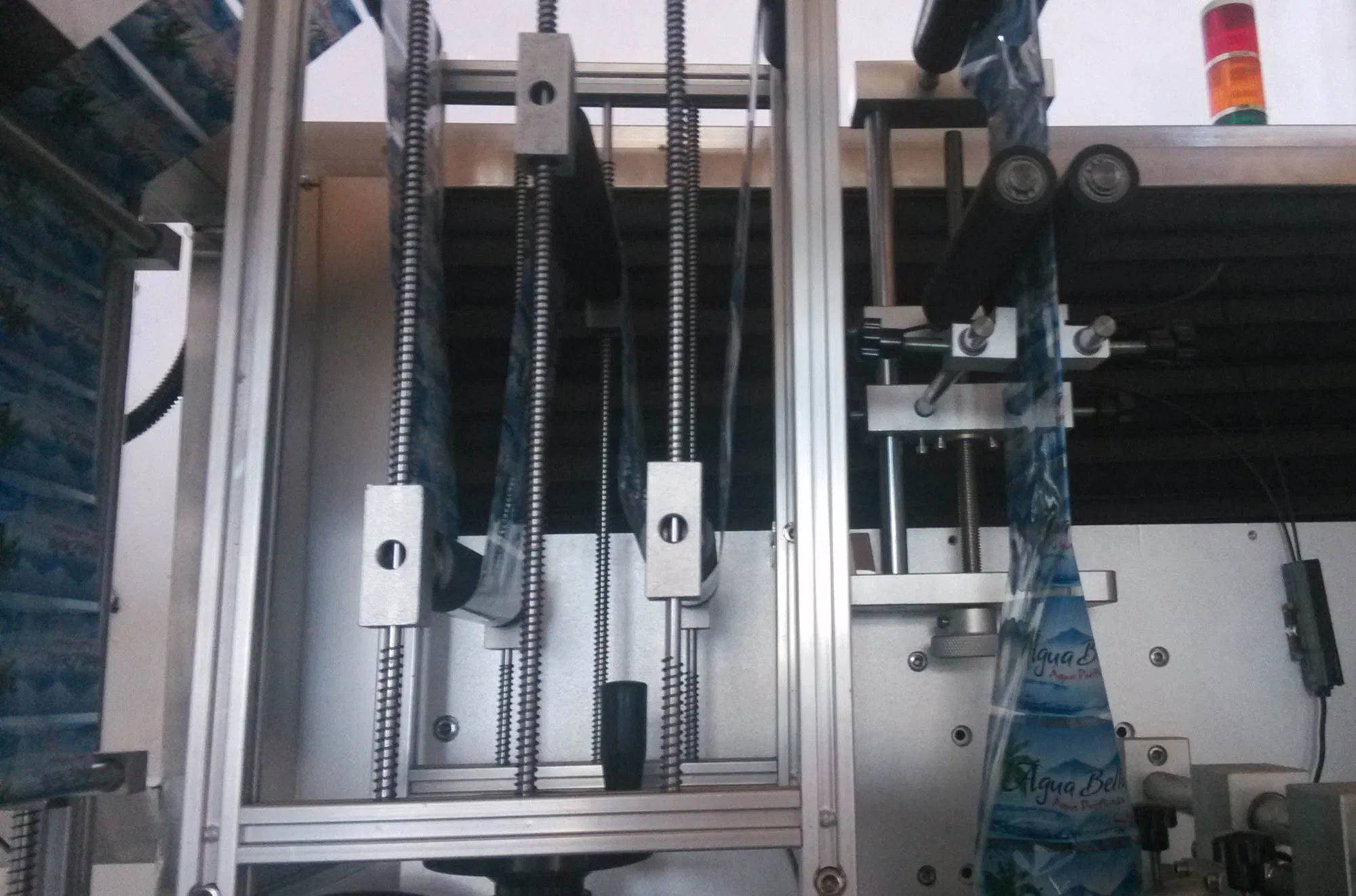 Automatic PVC Shrink Sleeve Bottle Labeling Machine