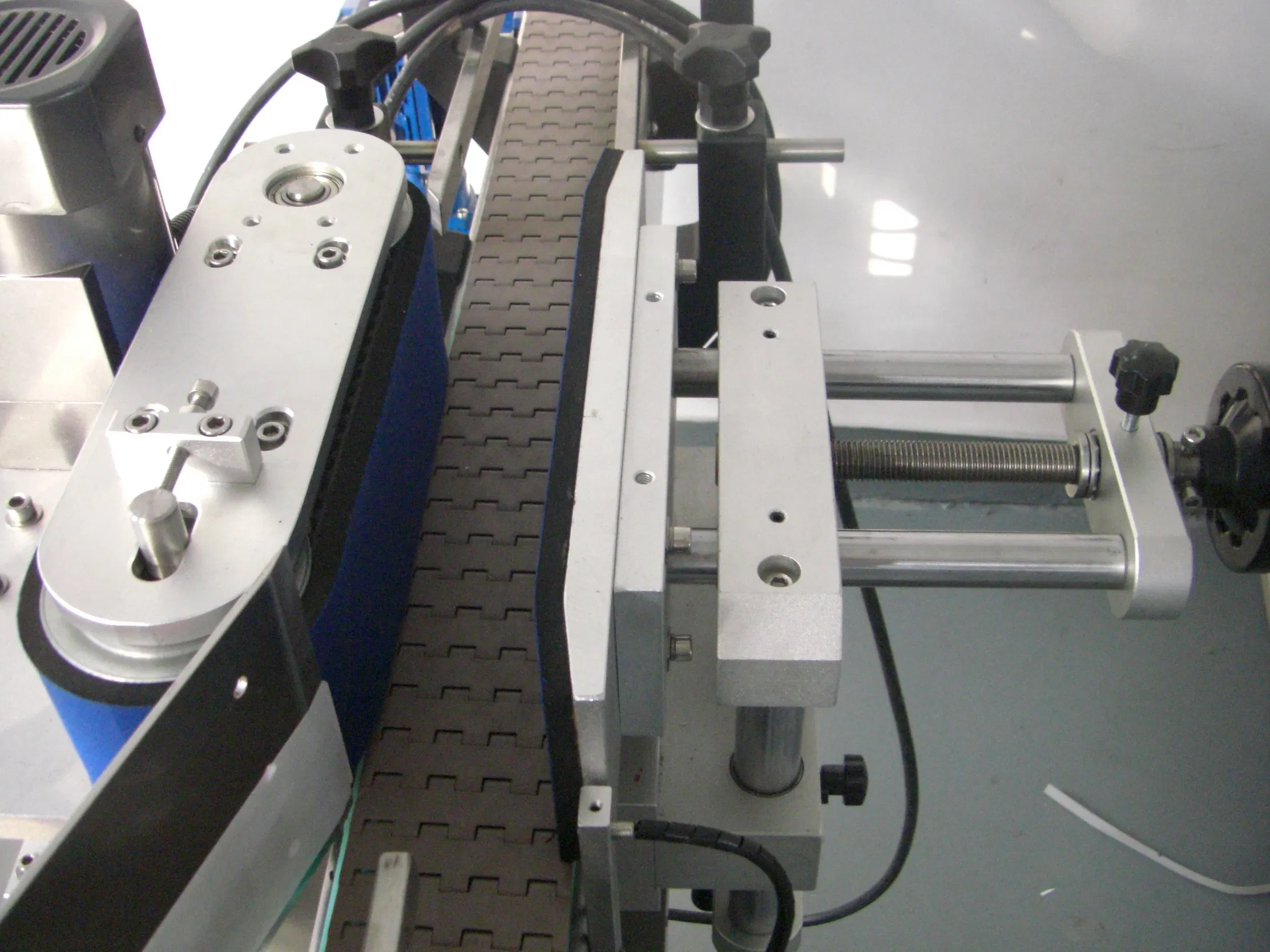 Ym510 Automatic Fast Speed Cylinder Container Glass Pet Round Bottles Labeling Machine