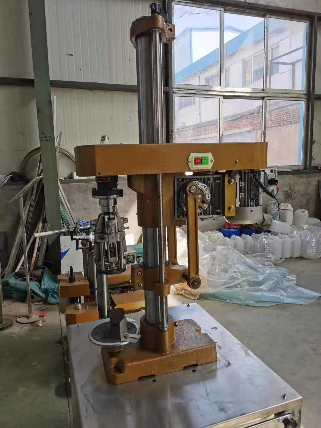 Glass Bottle Twist off Aluminum Bottle Cap Tightening Machine Ropp Capping Machine