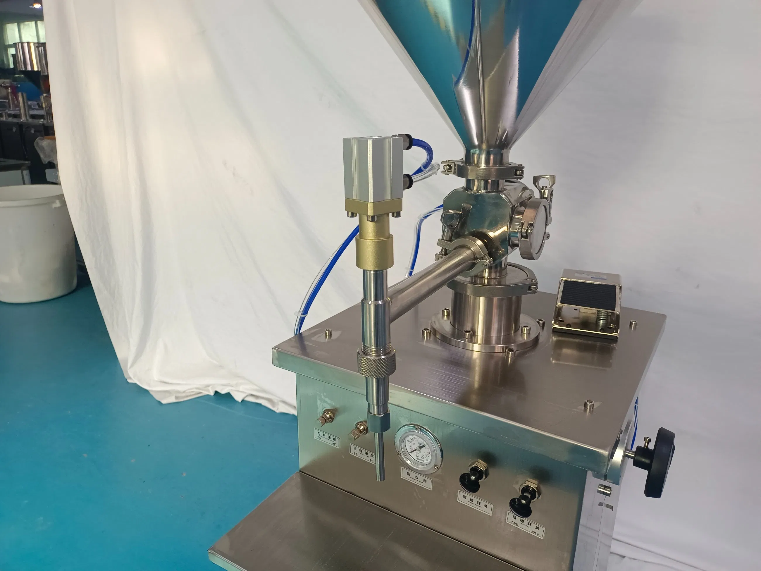 China Vertical Paste and Liquid Filling Machine Model 5-5000