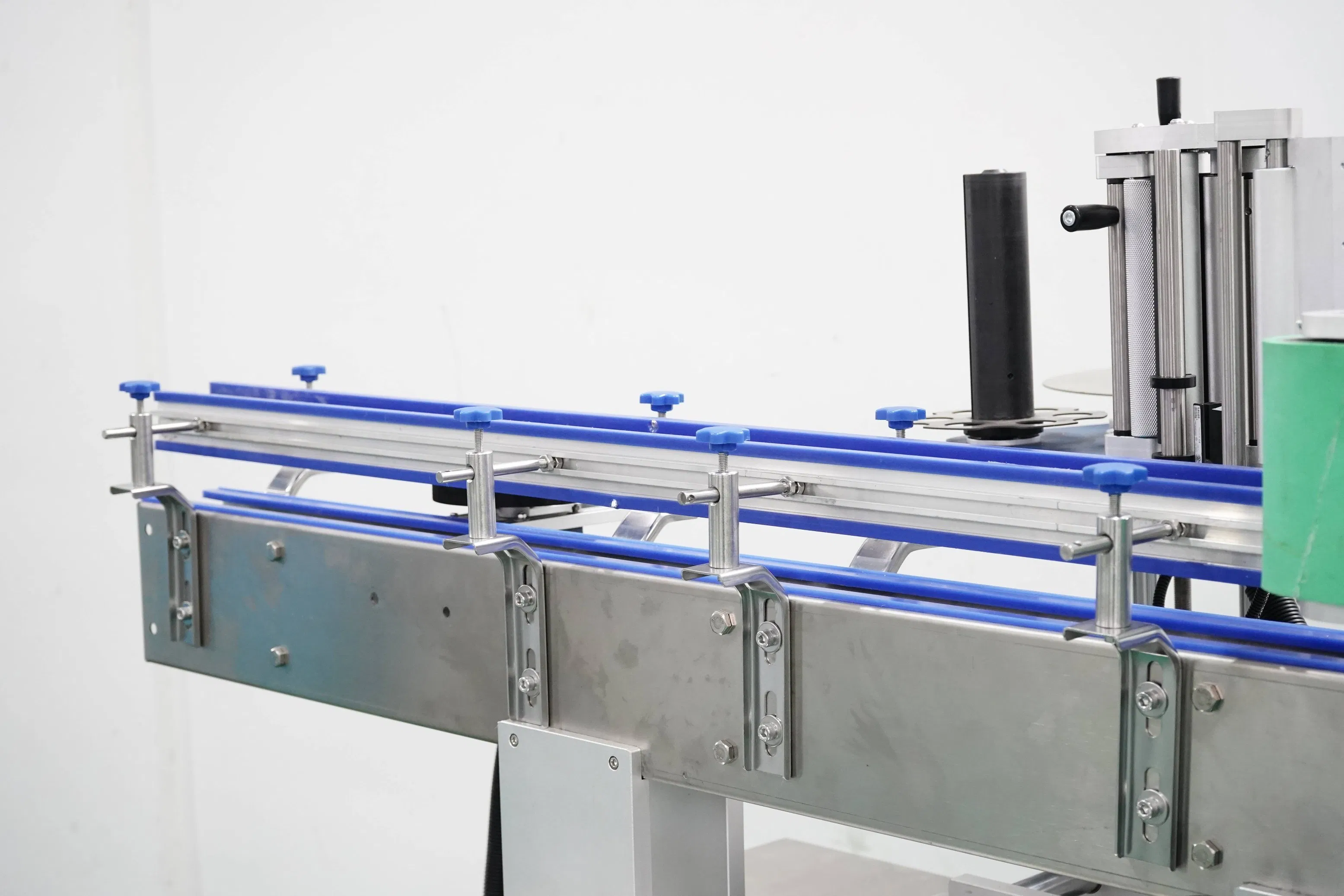 High-Speed Round Bottle Labeling Equipment for Wine Beverages