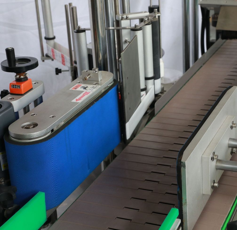 Industrial High Speed Automatic Cans Oval Square Bottle Vial Tube Bucket Jar Cup Barcode Labeling Machine for Wine Beverage Food Pharmaceutical Beer Honey