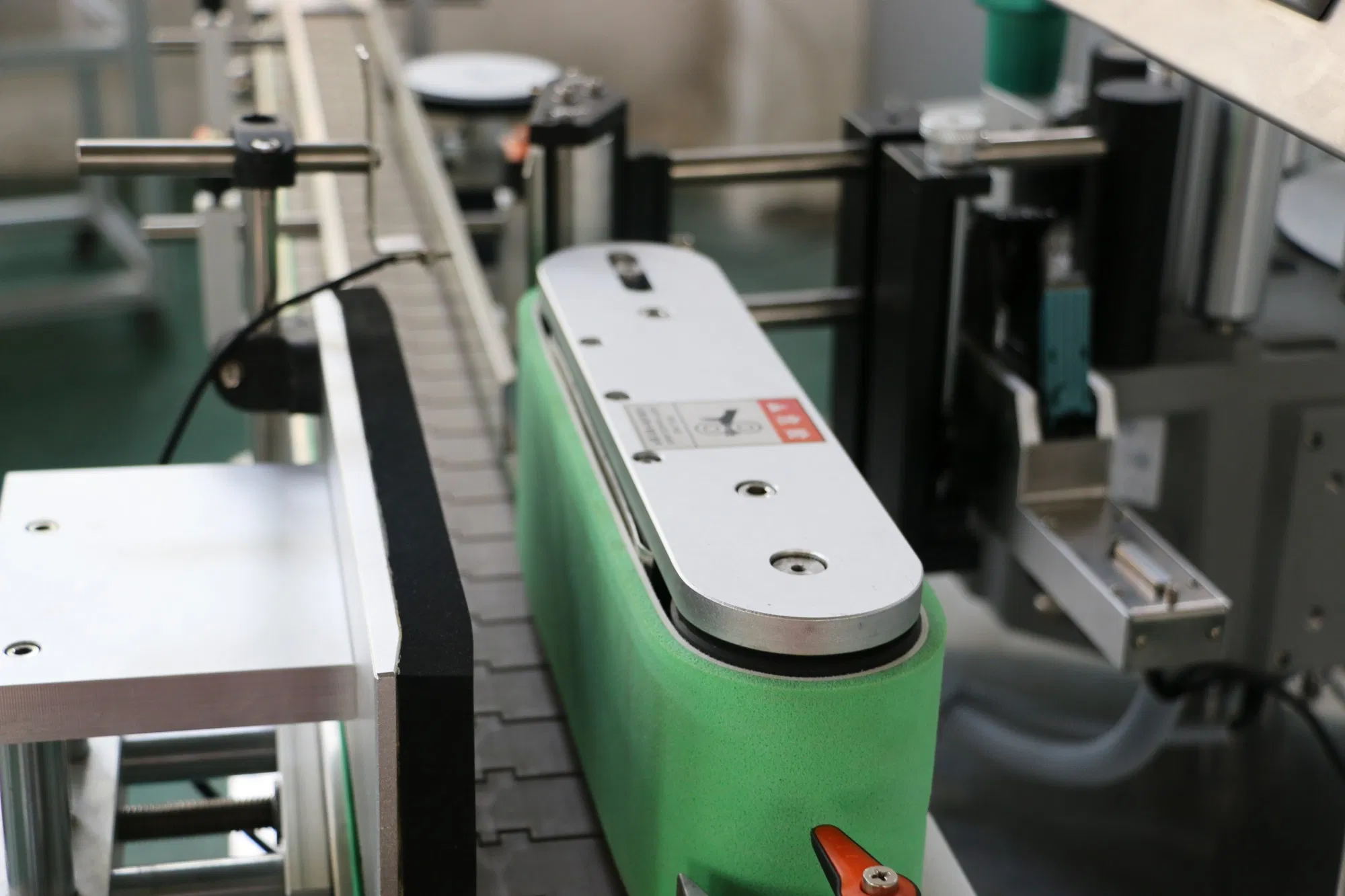 Skilt Adhesive Sticker Automatic High Speed Round Cans Jars Bottle Wrap Around Labeler Label Applicator Labeling Machine