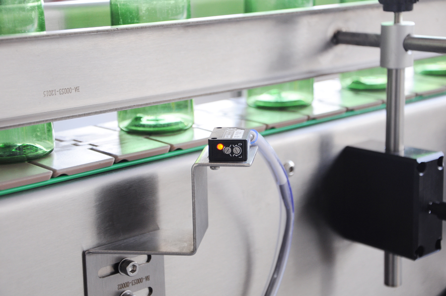 High Speed Factory Plastic Round Bottle Wrap Around Sticker Labeling with Double Side Star Wheel Positioning Labeling Equipment