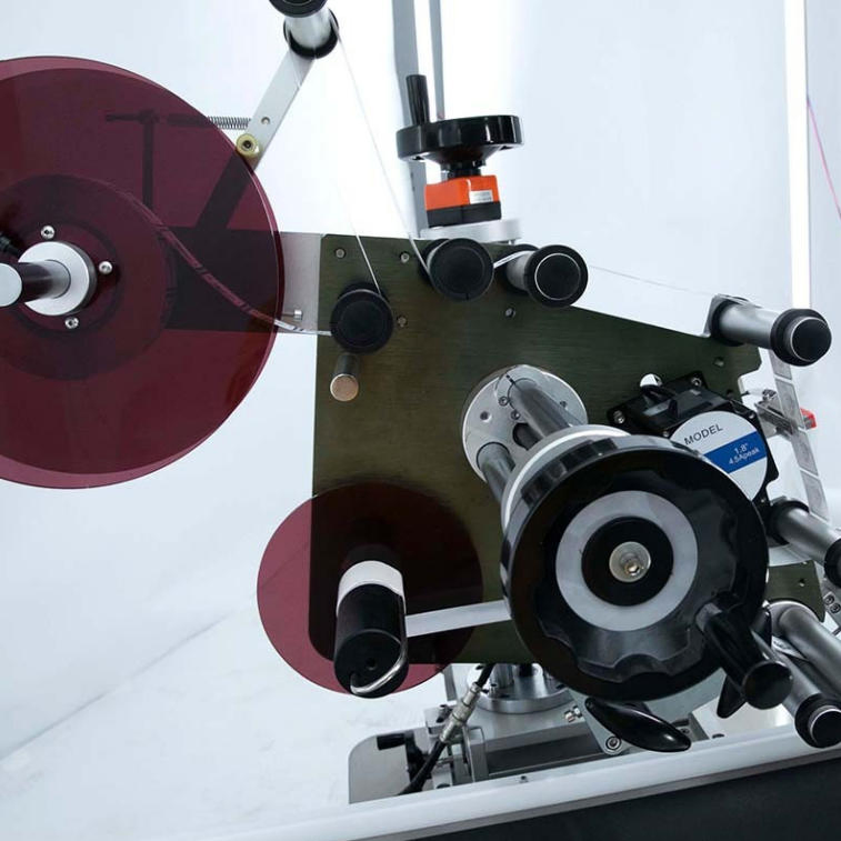 Adaptive High-Speed Eco-Friendly Flat Sticker Labeling Equipment for Multi-Size Containers