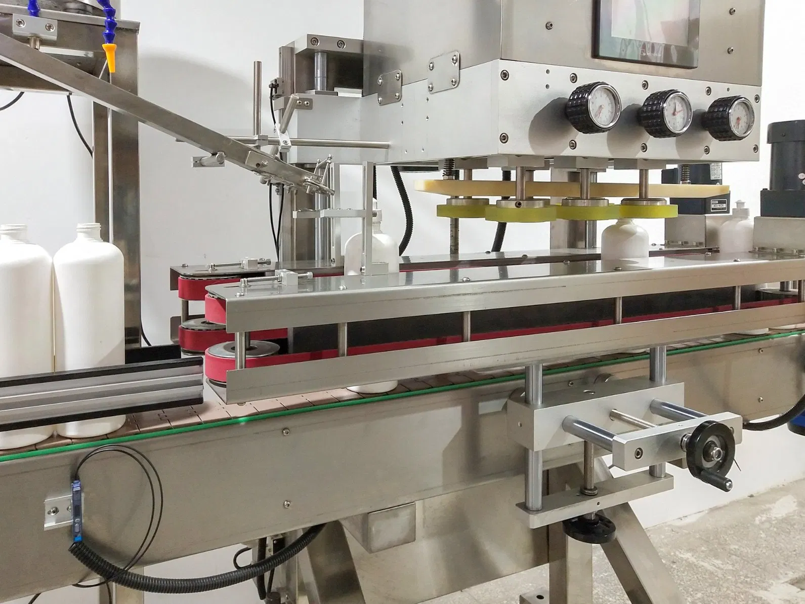 Cm300 Automatic Metal PP Pet Lid Capper Screw Capping Machine with Cap Elevator