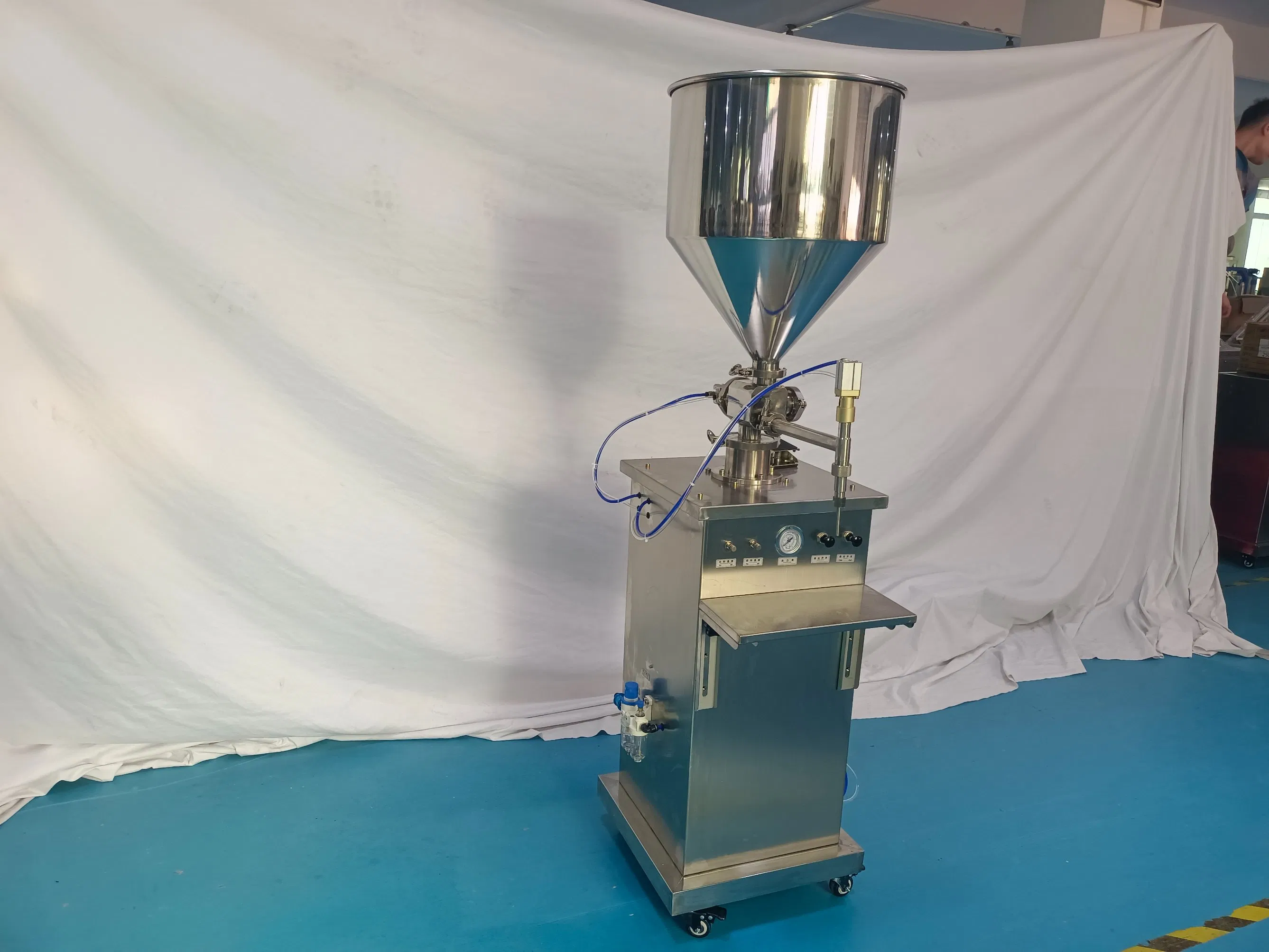 China Vertical Paste and Liquid Filling Machine Model 5-5000