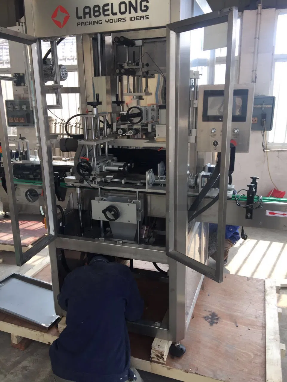 Automatic 6000-18000bph Pet/Glass Bottle Single/ Double Heads Shrink Sleeve Labeling Machine