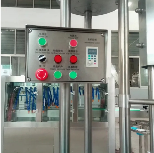 Automatic Ropp Stevin Aluminium Cover Liquor Glass Wine Bottles Pilfer Proof Caps Screw Locking Capping Machine