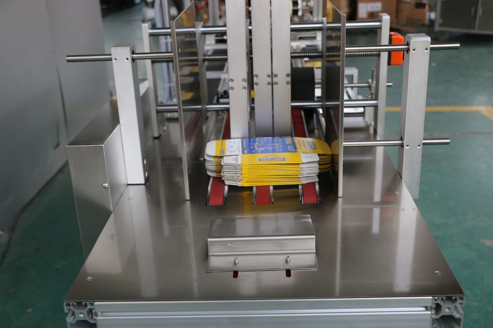 High-Speed Flat Labeler with Paging Feeder for Empty Bag