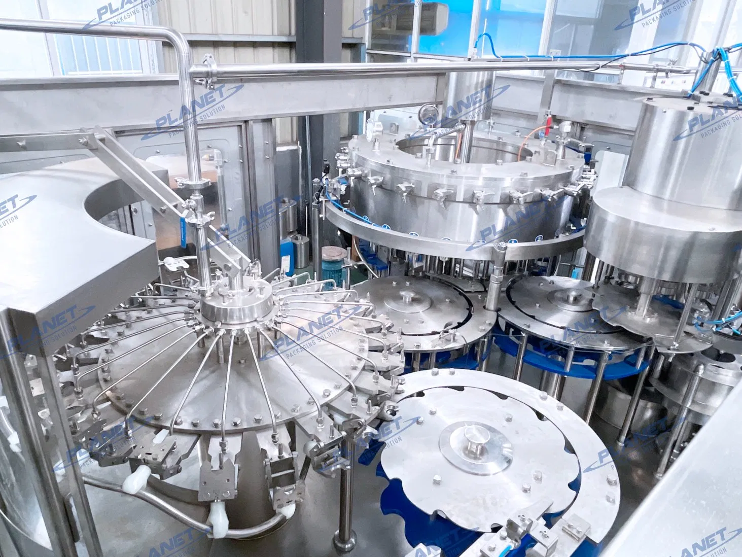 Soda Sparkling Carbonated Soft Drink Liquid Beverage Juice Energy Drinks Spirit Pet Bottle Carbonated Drink CO2 Beer Soda Soft Water Juice CSD Filling Machine